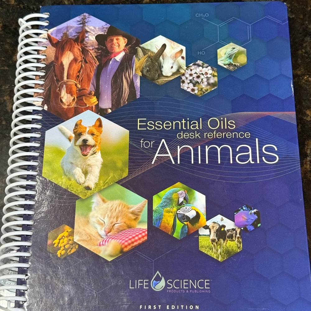 Essential Oils Desk Reference for Animals - Blue